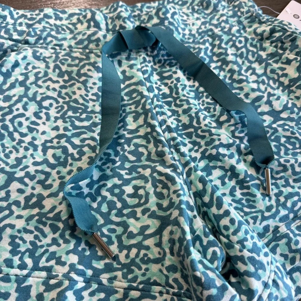 NWT Athleta Balance 4” Shortie Blue Teal White XS